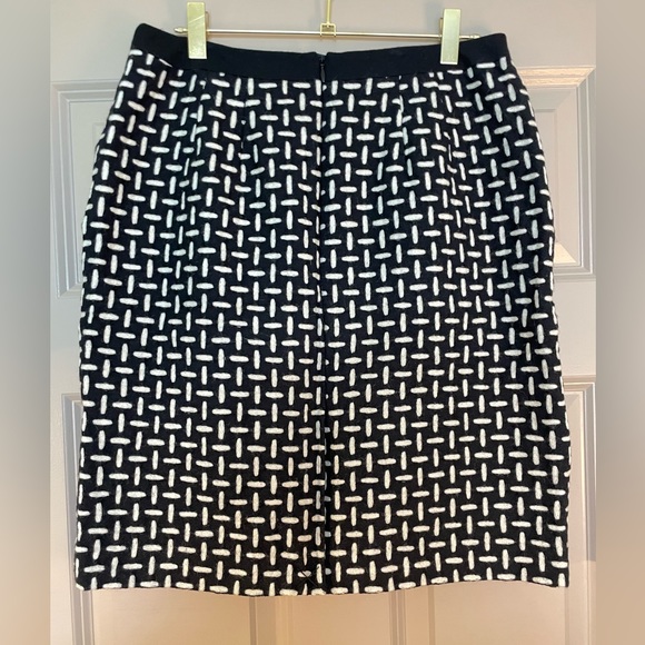 Talbot's 100% Italian Wool Black White Hatch Pattern Pencil Skirt Women's 10 - Picture 3 of 5